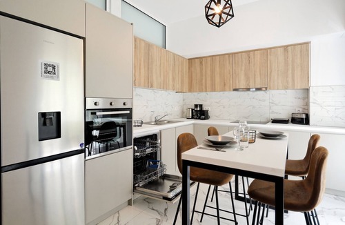 Pangrati Apartment | Elegant Big Apartment in Athens With Balcony