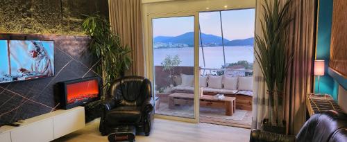 Qender Apartment | Elegant luxury apartment with sea view