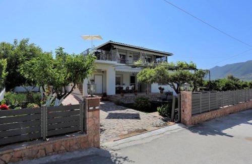 Igoumenitsa Apartment | "Elegant & Quiet House"