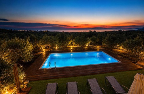 Pyrgou Dirou House | Elements of Diros - luxury suites