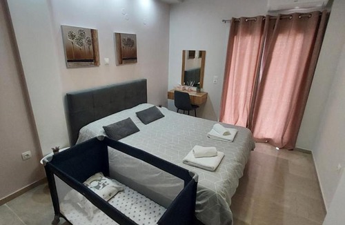 Perea Apartment | Elena's Place, free parking!