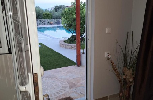 Malakonta House | Elena's Retreat Paradise villa