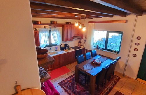 Eptalofos House | Eleni's Guesthouse Country House with Wi-Fi and Mountain Views
