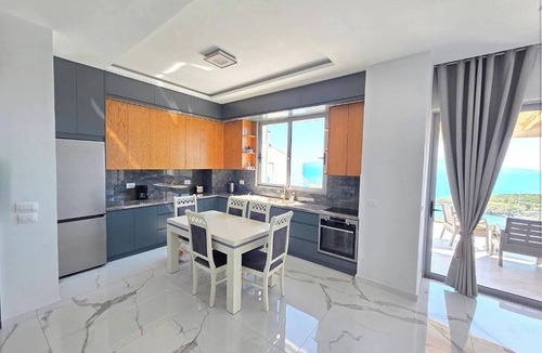 Kodrra Hotel | Elite Sea View Jacuzzi Penthouses