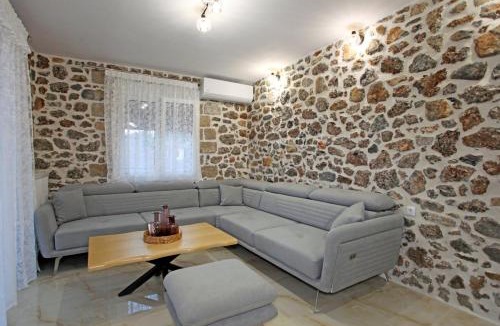 Litochoro Apartment | Elysian Stone Apartment II