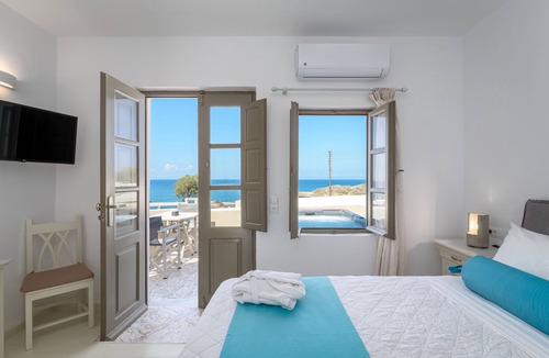 Kamari Hotel | En Plo Boutique Suites