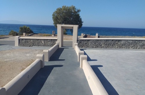 Kamari Hotel | En Plo Boutique Suites