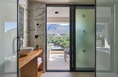 Hersonissos Centre Hotel | Enorme Epavli Urban Living
