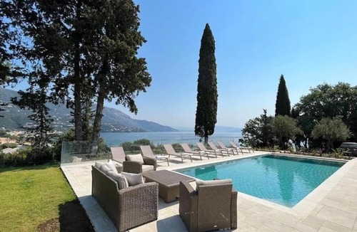 Dassia House | Entire villa in Ypsos - 10 guests - Private Villa