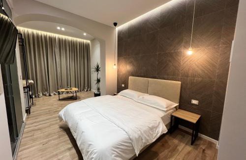 Blloku Hotel | Enzo Rooms -Central Blloku