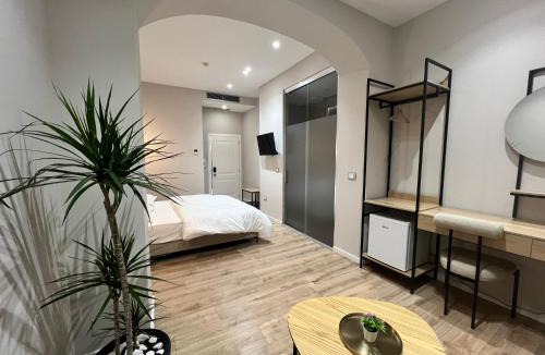 Blloku Hotel | Enzo Rooms -Central Blloku