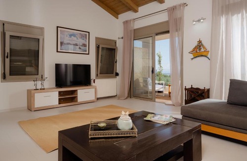 Akrotiri Villa | Eosia Villa