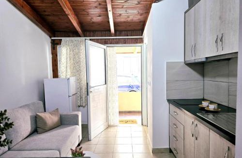 Himare Apartment | Eric Room