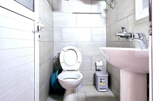 Himare Apartment | Eric Room