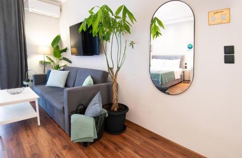 Xanthi Apartment | Escape Central Stay with Parking - Meno Homes 4A