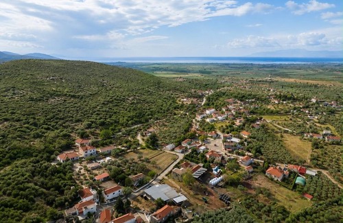 Evrotas House | Escape to our spacious country home.