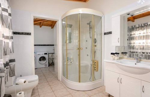 Evrotas House | Escape to our spacious country home.