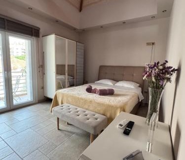 Drama Apartment | Estia Alternative Apartment