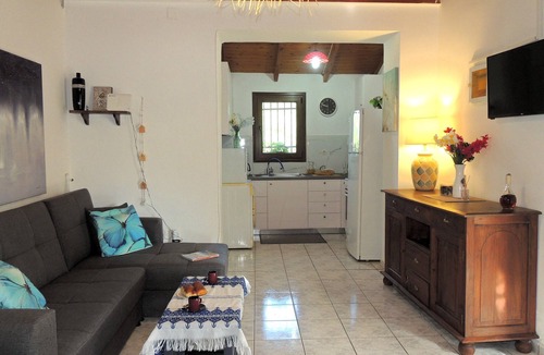 Apokoronas Villa | Excellent Value, 2 bedrooms & private pool. Armeni, 1.5kms from Kalyves beach.