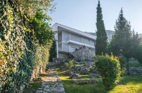 Shkoder Villa | Exclusive Lake Villa by PikHost