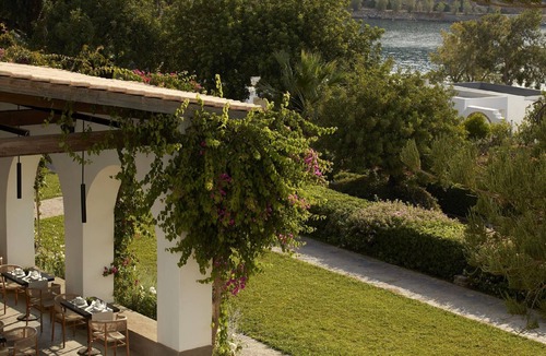Agios Nikolaos Town Villa | Exquisite Crete Hotel | Modern Seaside Bungalow | 1 Bedroom | Prime Location