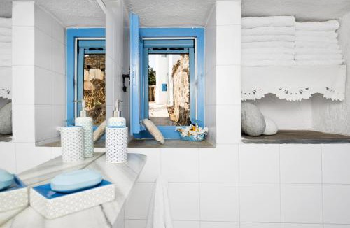 Lefkes House | Exquisite estate, serene environment