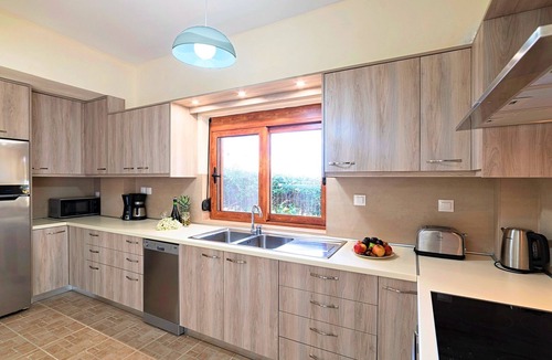 Kastellos House | für 12 Personen in Kastellos, Kreta (West-Kreta) by Interhome