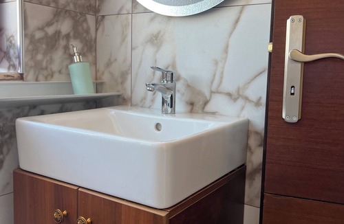 Shkoder Hotel | Fabulous 11-bedroom hotel in Heart of Shkodër.AC ,High-speed Wi-Fi.Comfort,style