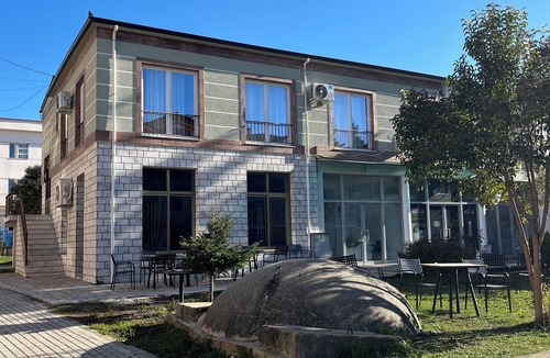 Erseke Apartment | Fabulous 4-bedroom apartment with AC in charming Ersekë