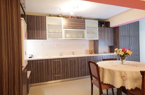 Aliverion Apartment | Family Apartment Cozy Getaway 5 min from the beach