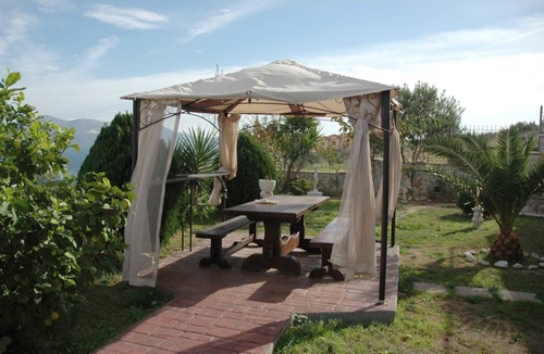 Aliverion Apartment | Family Apartment Cozy Getaway 5 min from the beach