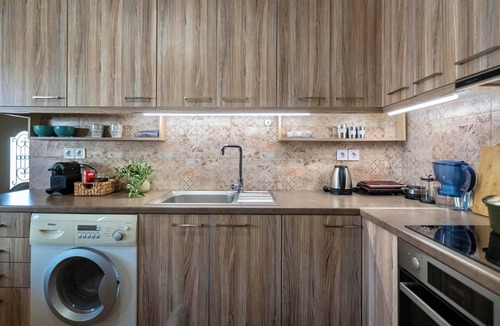 Anatolikos Sinikismos House | Family friendly|Beach-1minWalk|Outdoor shower|Full Kitchen| Large Front Yard