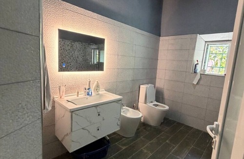 Mbrostar-Urë House | Family house with Garden & Free Parking