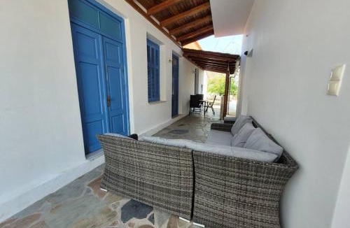 Methana House | Family House with Garden 3 min to Beach
