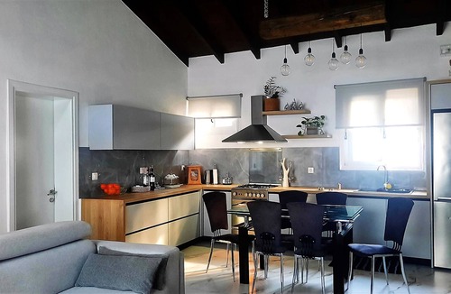 Dafnata Villa | ● Family-sized Holiday Villa w/ Pool, BBQ●Total Privacy close to quaint Resort!