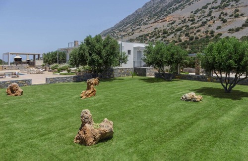 Pefki Villa | Family Villa with Heated Pool, BBQ & Kids Playground!