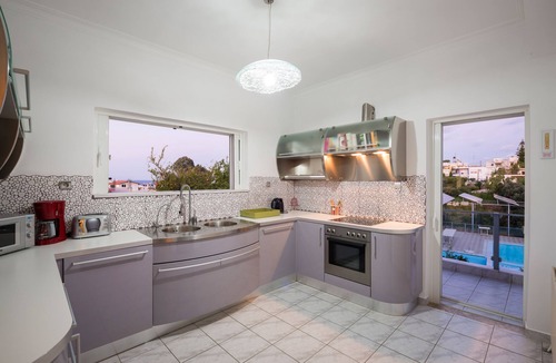 Kato Galatas Apartment | Feel like Home, sunlight apartment, seaview & pool