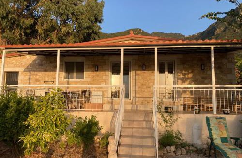 Kiparissia House | Ferienhaus Gecko with amazing sea views
