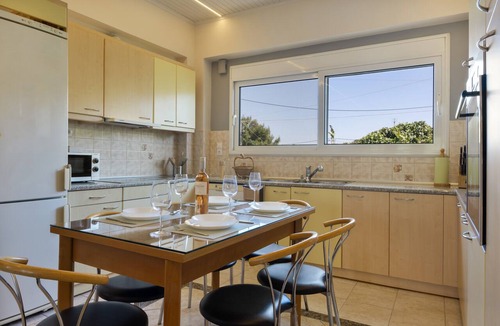 Spata-Artemida Apartment | First Floor Master Bedroom with Shared Terrace, Wi-Fi and Air Conditioning