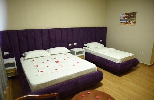 Mbrostar-Urë Hotel | Fjortes Palace