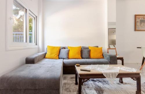 Moschato-Tavros Apartment | Flat by Moschato
