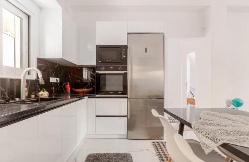Moschato-Tavros Apartment | Flat by Moschato
