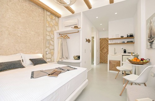 Old Town Naxos Hotel | Fleria Seaview Suites