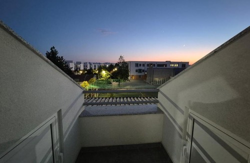 Kamez Apartment | FloVa Apartment
