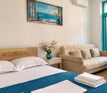 Dhermi Apartment | Flower Cozy Flat Santorini 5 Minutes Walking From the Sea Free Parking