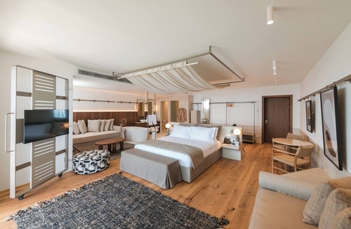 Jala Hotel | Folie Marine Beach Hotel & Club