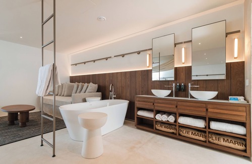 Jala Hotel | Folie Marine Beach Hotel & Club