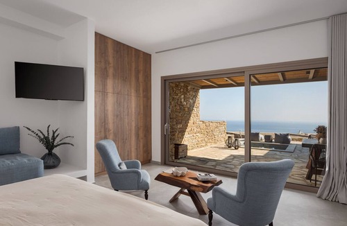 Tinos Town Hotel | Fos Suite by Vivian Horizon Tinos, Vivian Suites Tinos