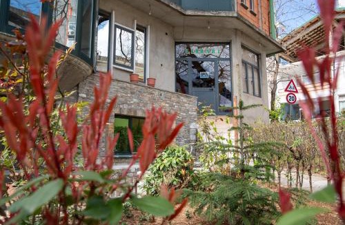 Peshkopi Apartment | Friends And Books- Miq dhe Libra