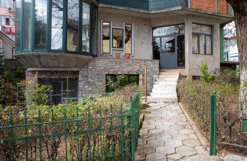 Peshkopi Apartment | Friends And Books- Miq dhe Libra